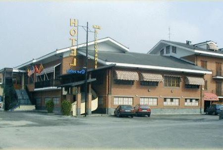 Hotel Quo Vadis None Exteriér fotografie