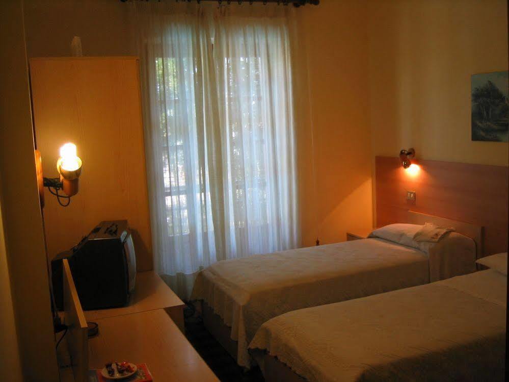 Hotel Quo Vadis None Exteriér fotografie